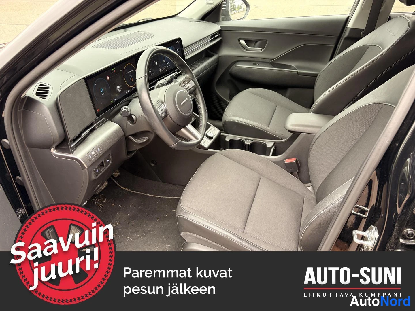 Svart Hyundai KONA Electric 2024, förarplats, bild 4