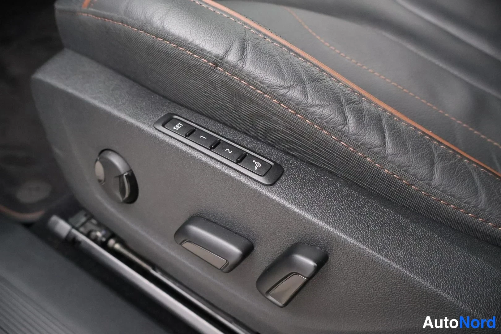 Black Skoda Enyaq iV 2023, detail, photo 30