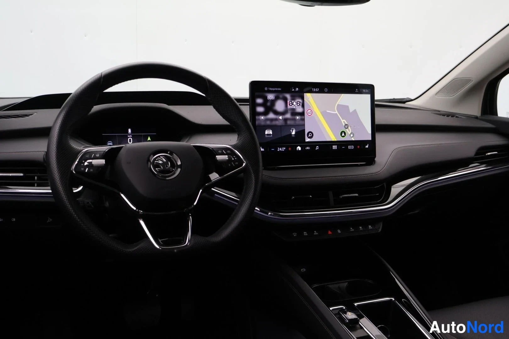 Black Skoda Enyaq iV 2023, cockpit, photo 11