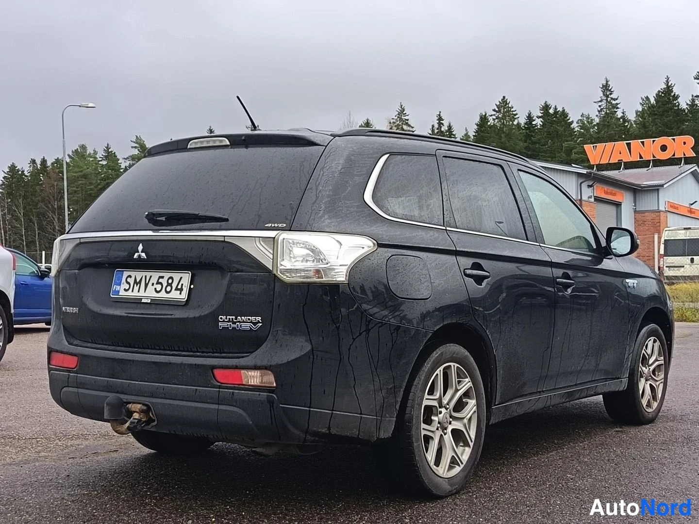 Musta Mitsubishi Outlander PHEV 2013, takaviisto, kuva 6