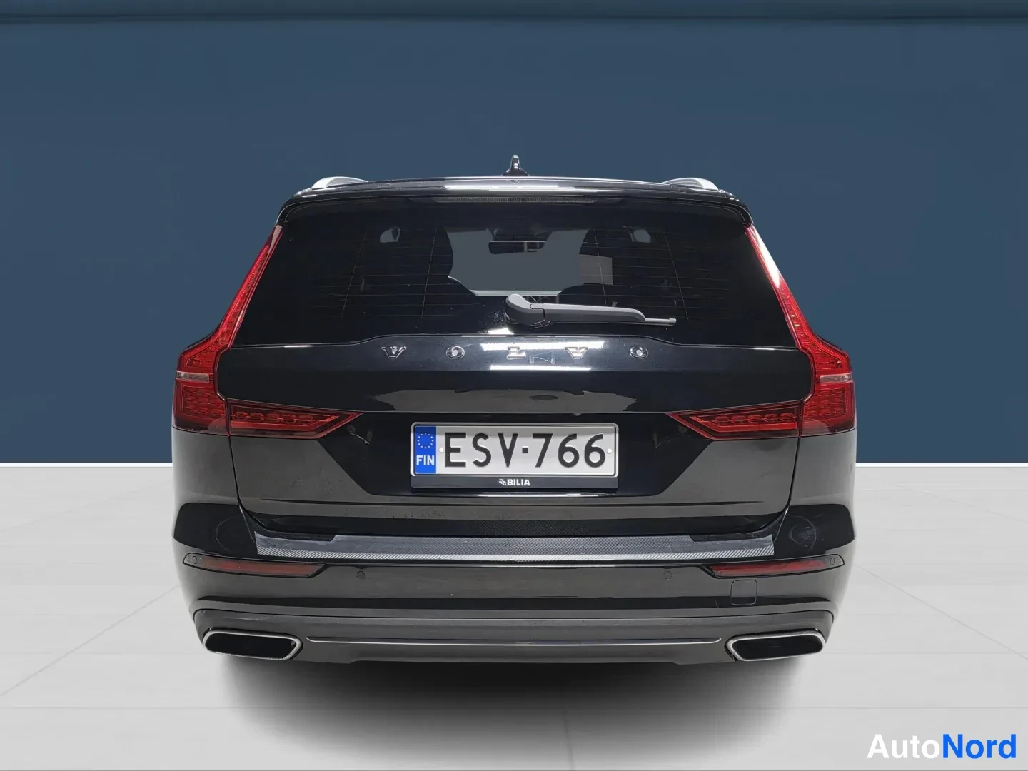 Musta Volvo V60 2021, takaa, kuva 8