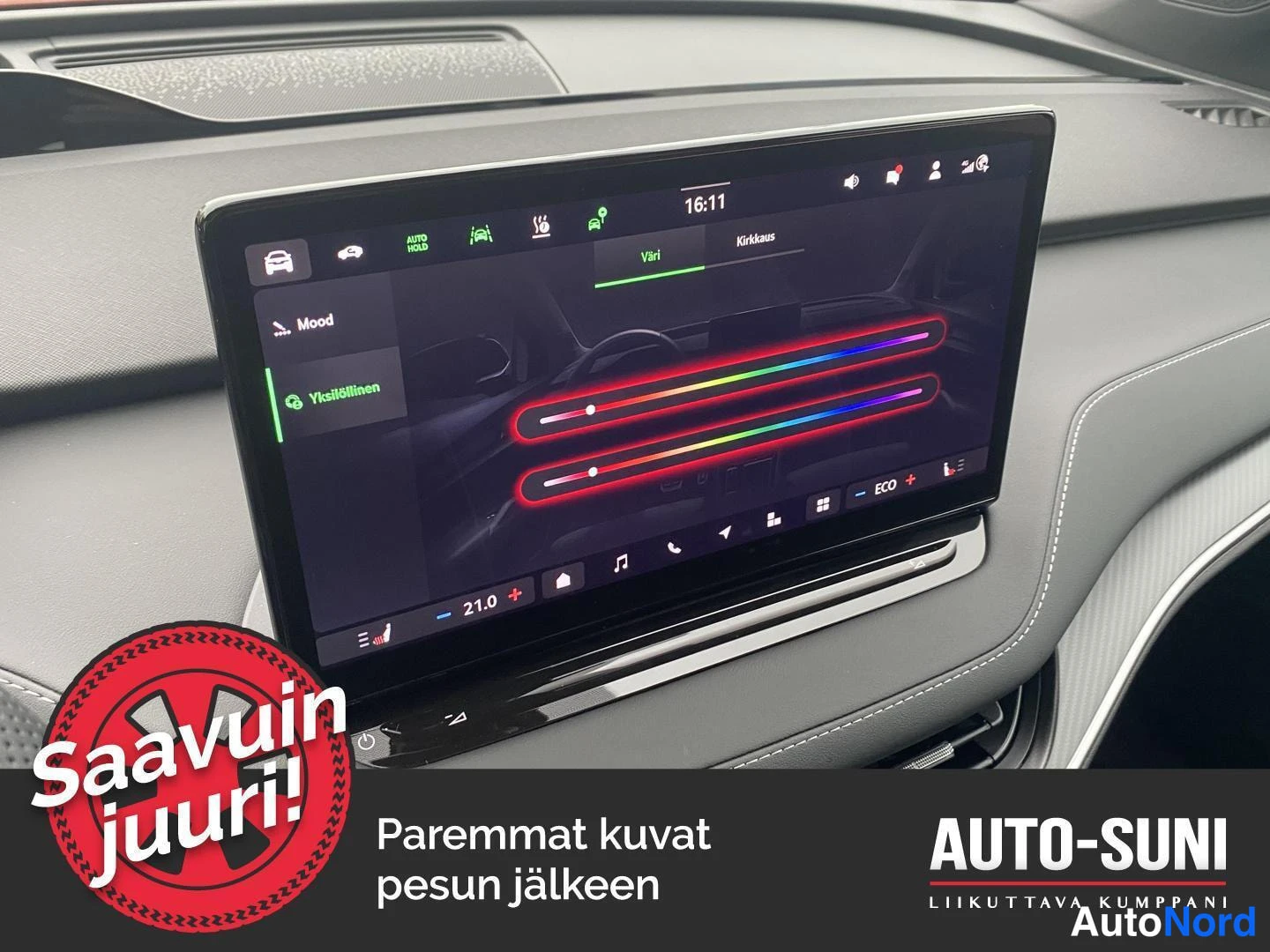 Punainen Skoda Enyaq 2026, yksityiskohta, kuva 33