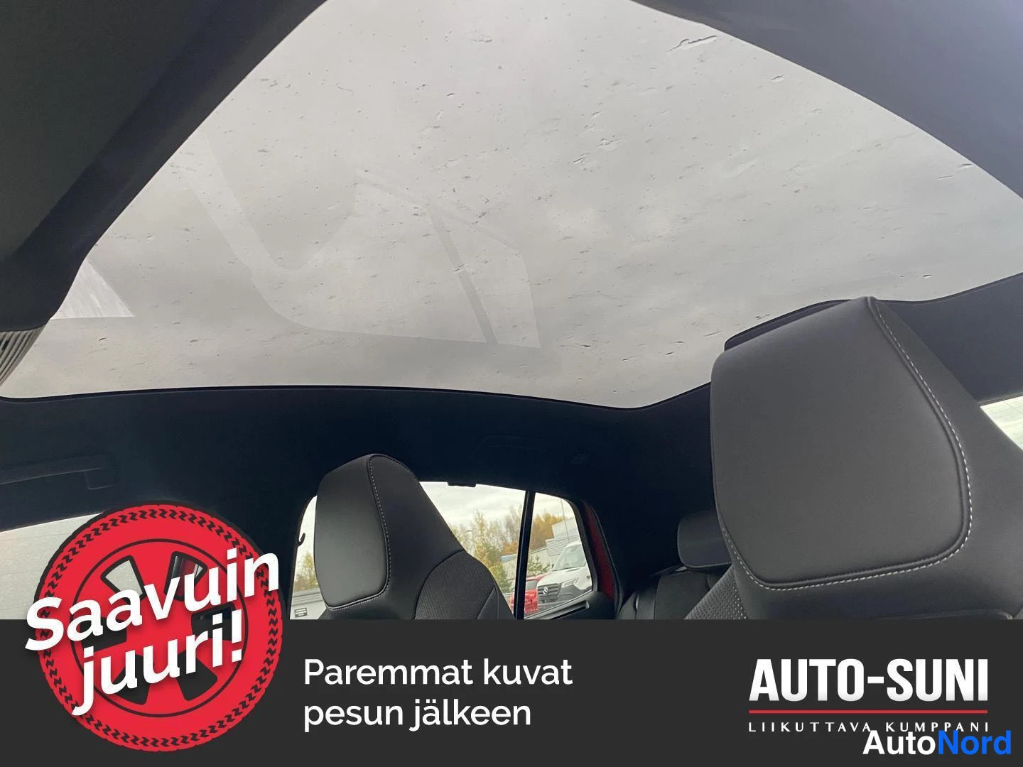 Punainen Skoda Enyaq 2026, ohjaamo, kuva 4