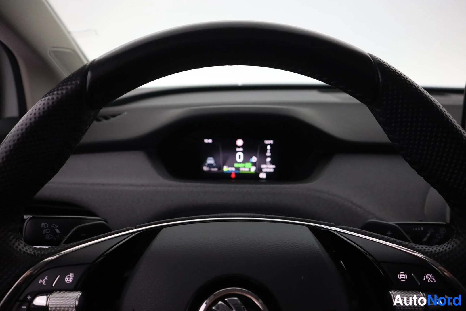 Vit Skoda Enyaq 2023, detalj, bild 13