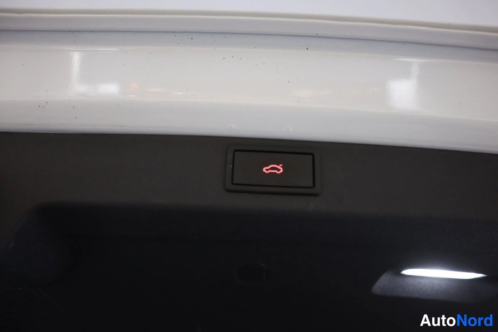 Vit Skoda Enyaq 2023, detalj, bild 14