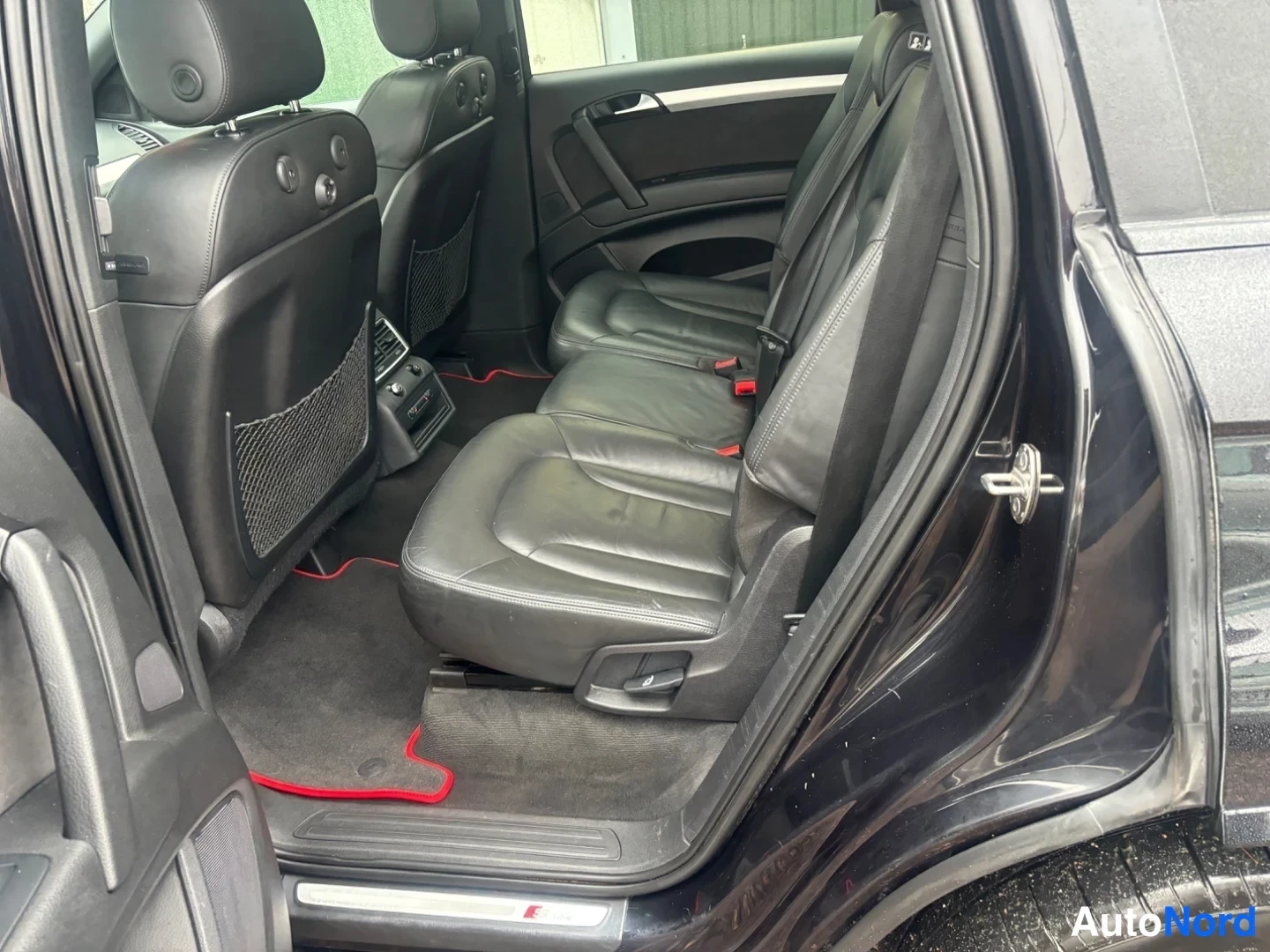 Musta Audi Q7 2011, takaistuimet, kuva 20