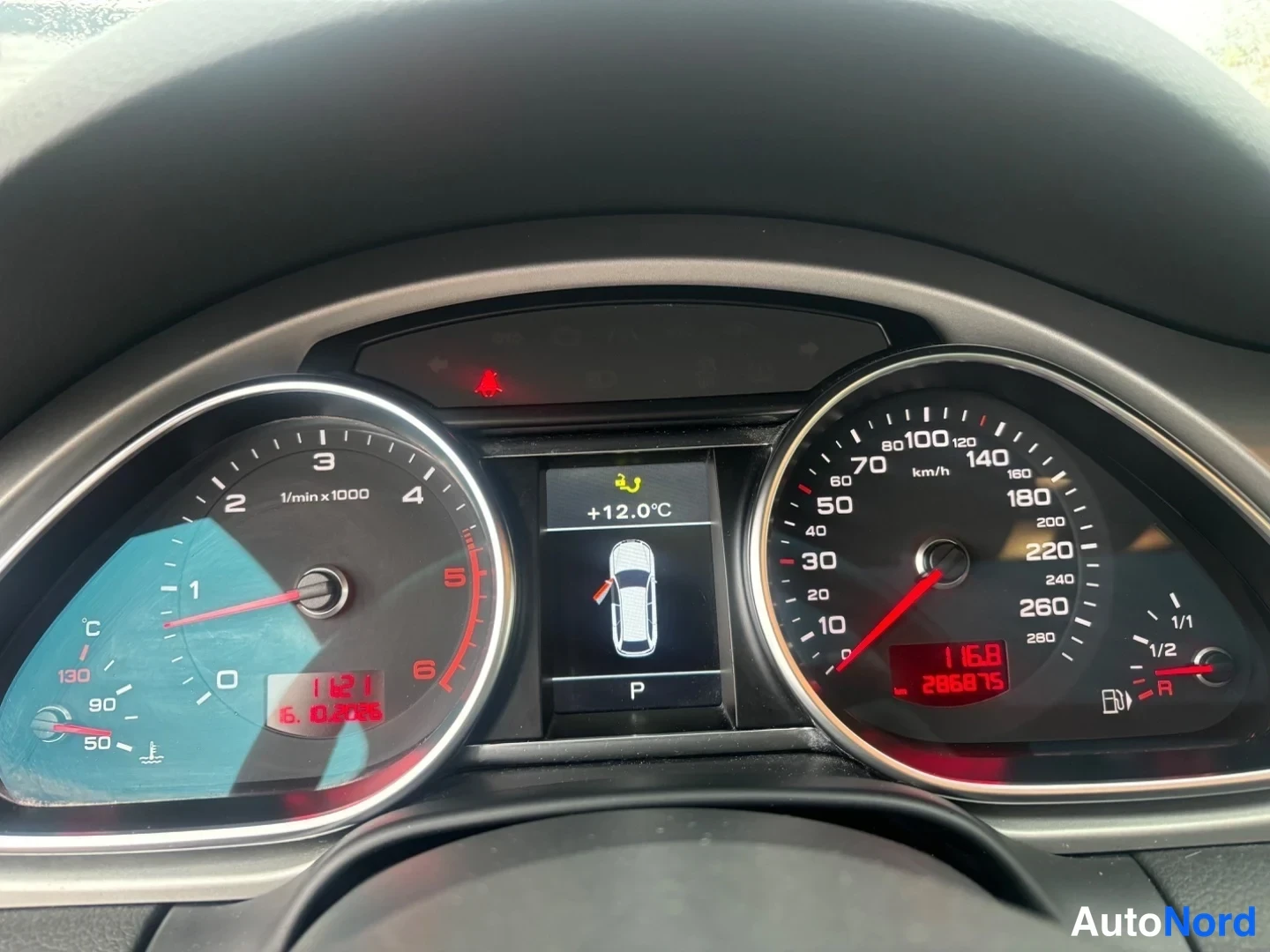 Musta Audi Q7 2011, yksityiskohta, kuva 27