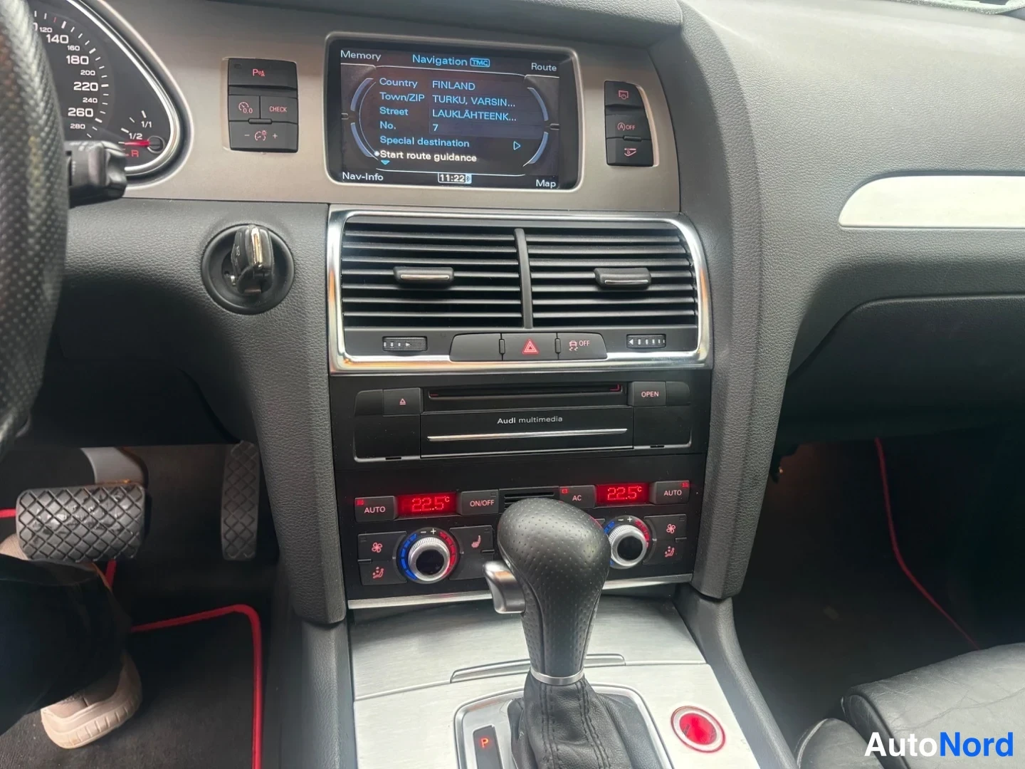 Musta Audi Q7 2011, ohjaamo, kuva 11