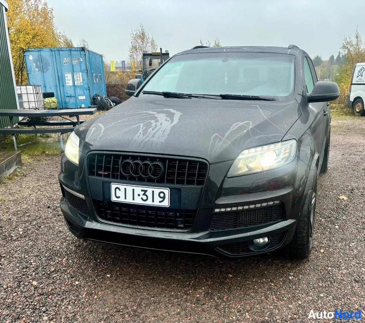 Musta Audi Q7 2011, edestä, kuva 5