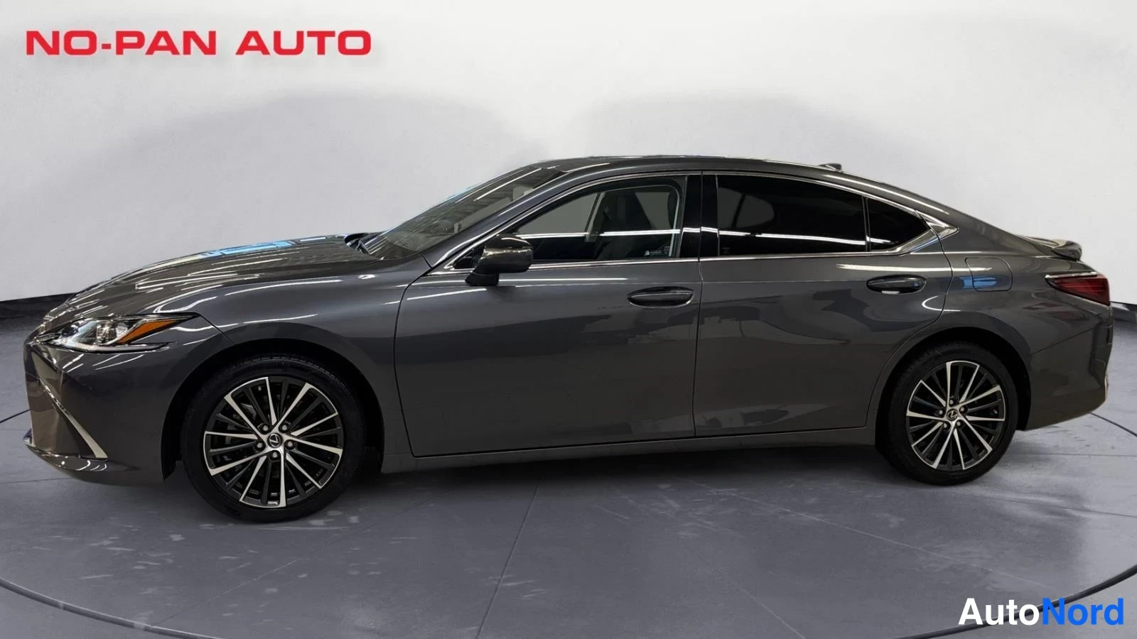 Harmaa Lexus ES 300h 2024, sivulta, kuva 5