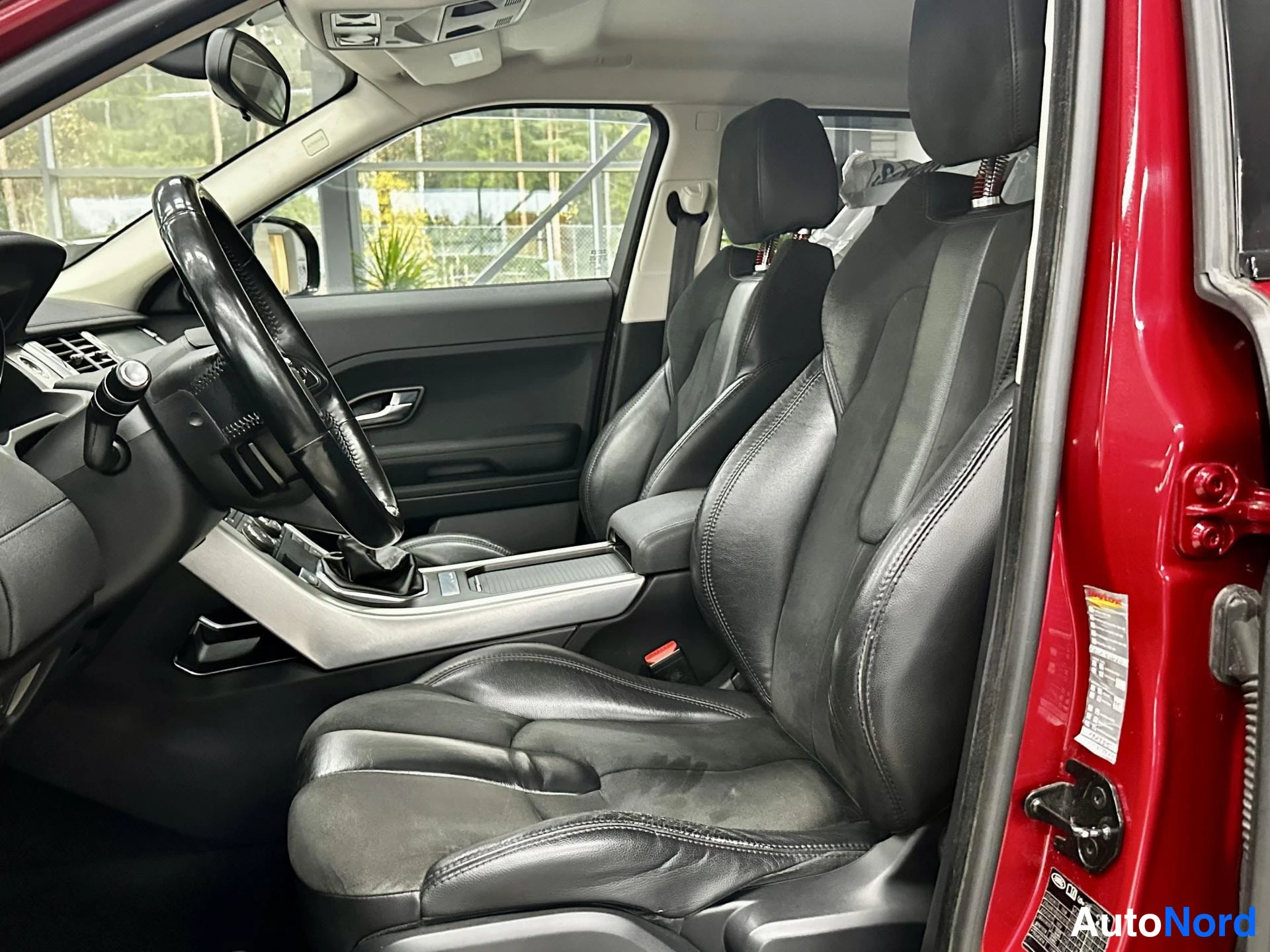 Punainen Land Rover Range Rover Evoque 2012, etuistuimet, kuva 12
