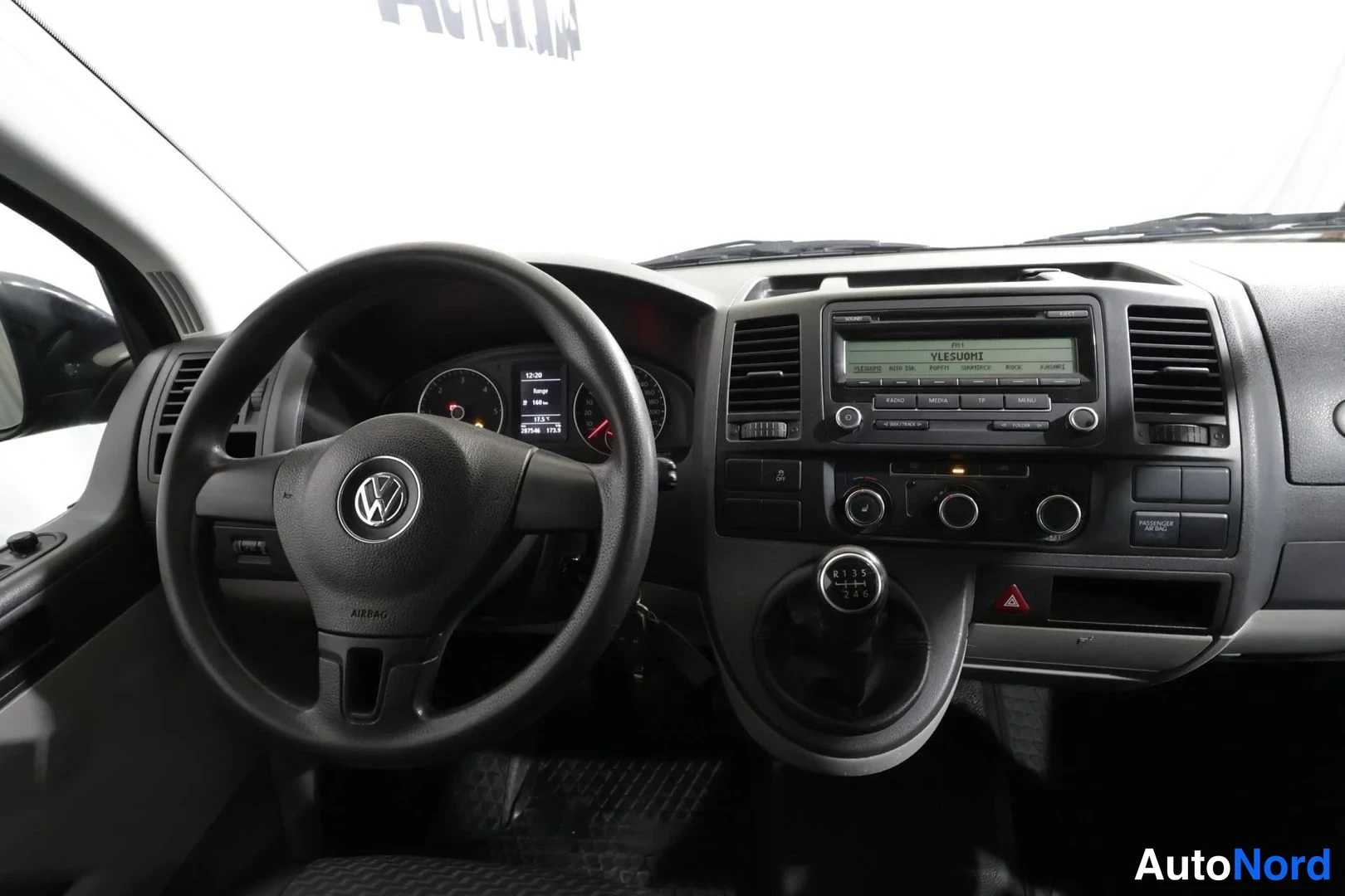 Ruskea Volkswagen Transporter 2010, ohjaamo, kuva 9