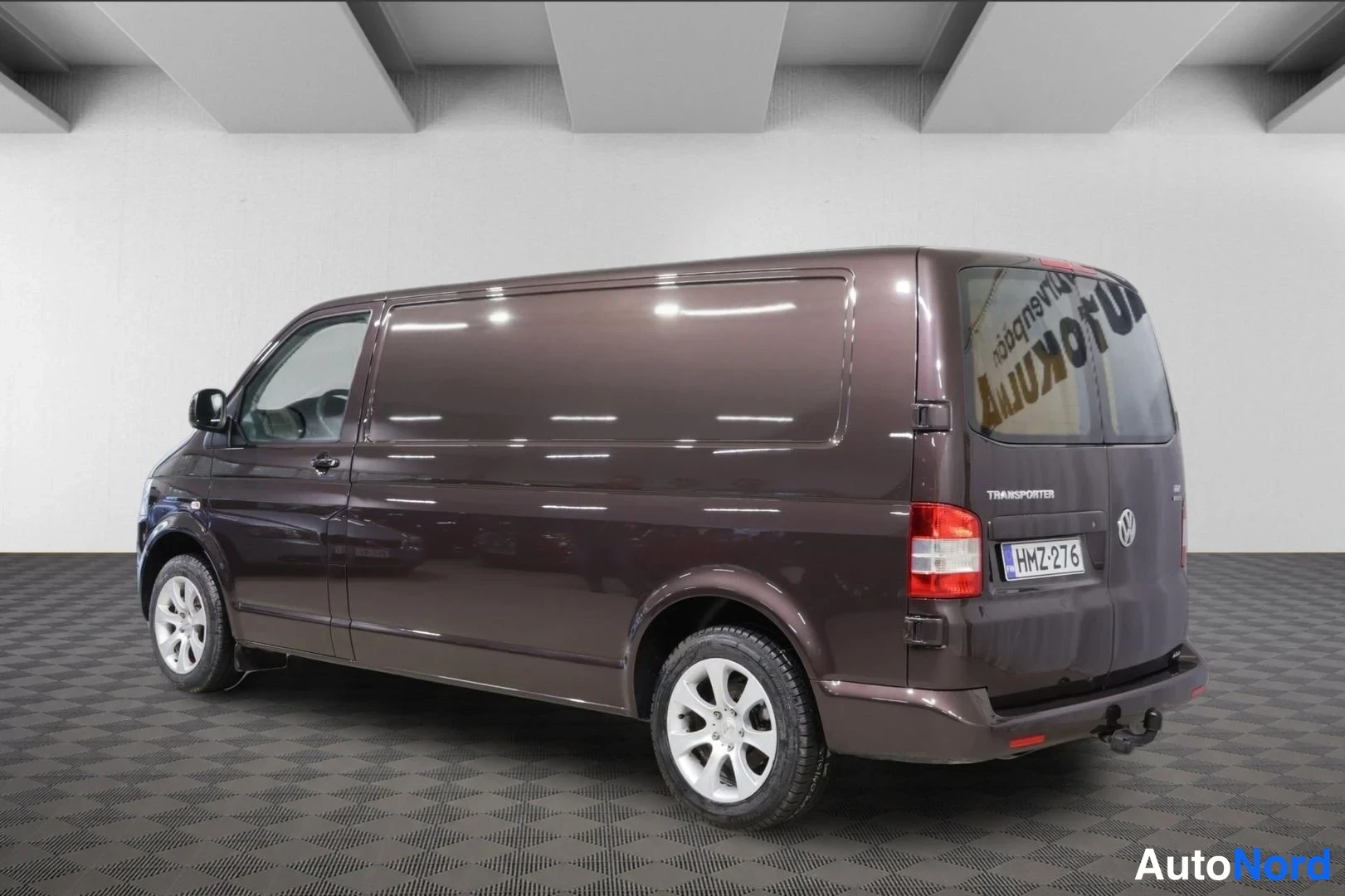 Ruskea Volkswagen Transporter 2010, takaviisto, kuva 5