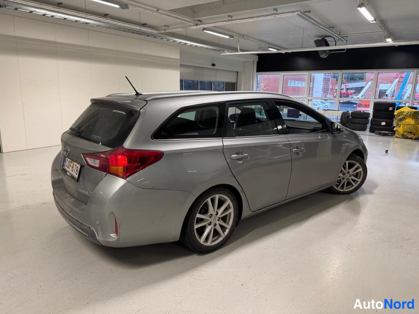 Harmaa Toyota Auris 2014, takaviisto, kuva 7