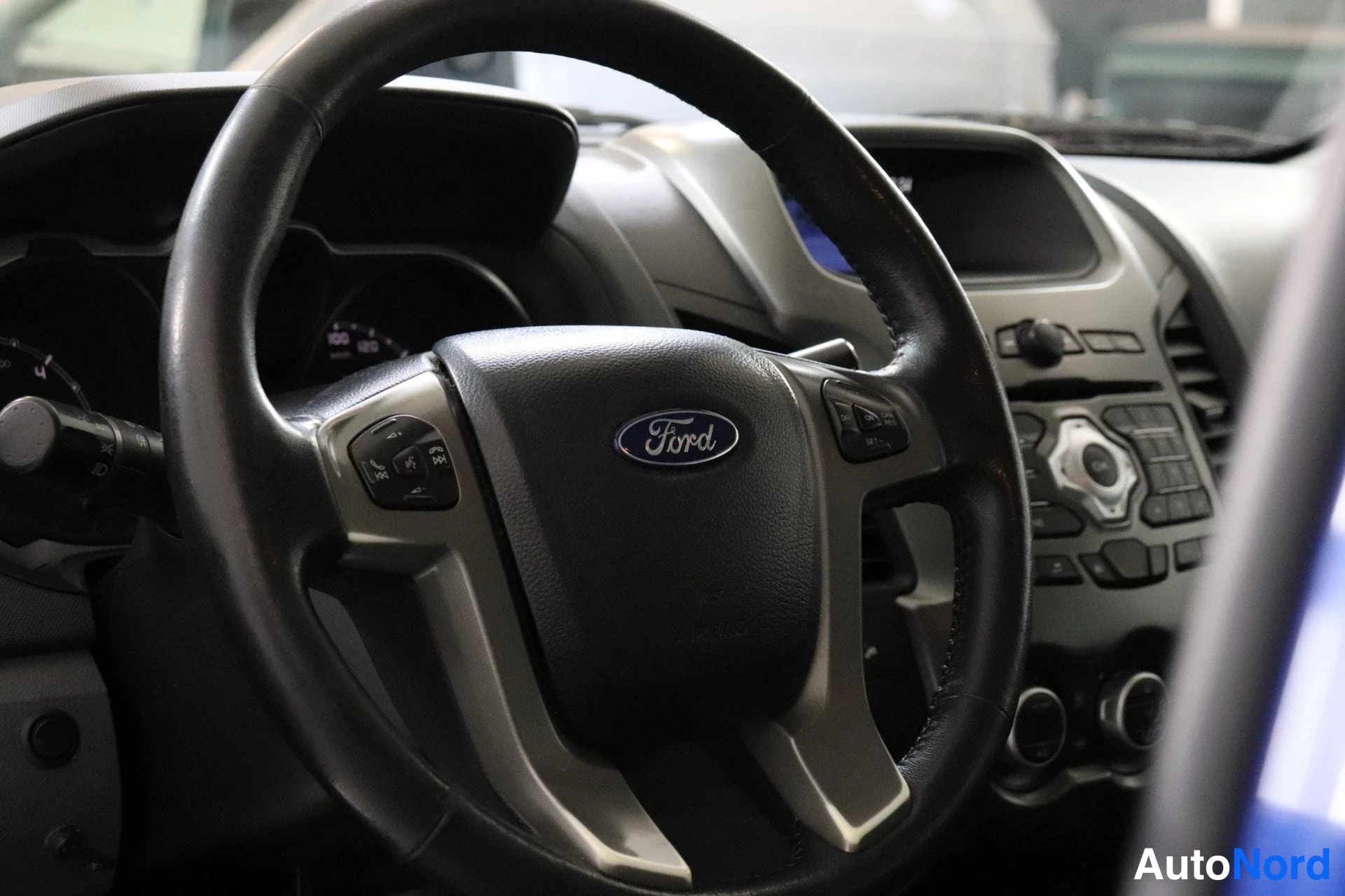 Sininen Ford Ranger 2015, ohjaamo, kuva 8