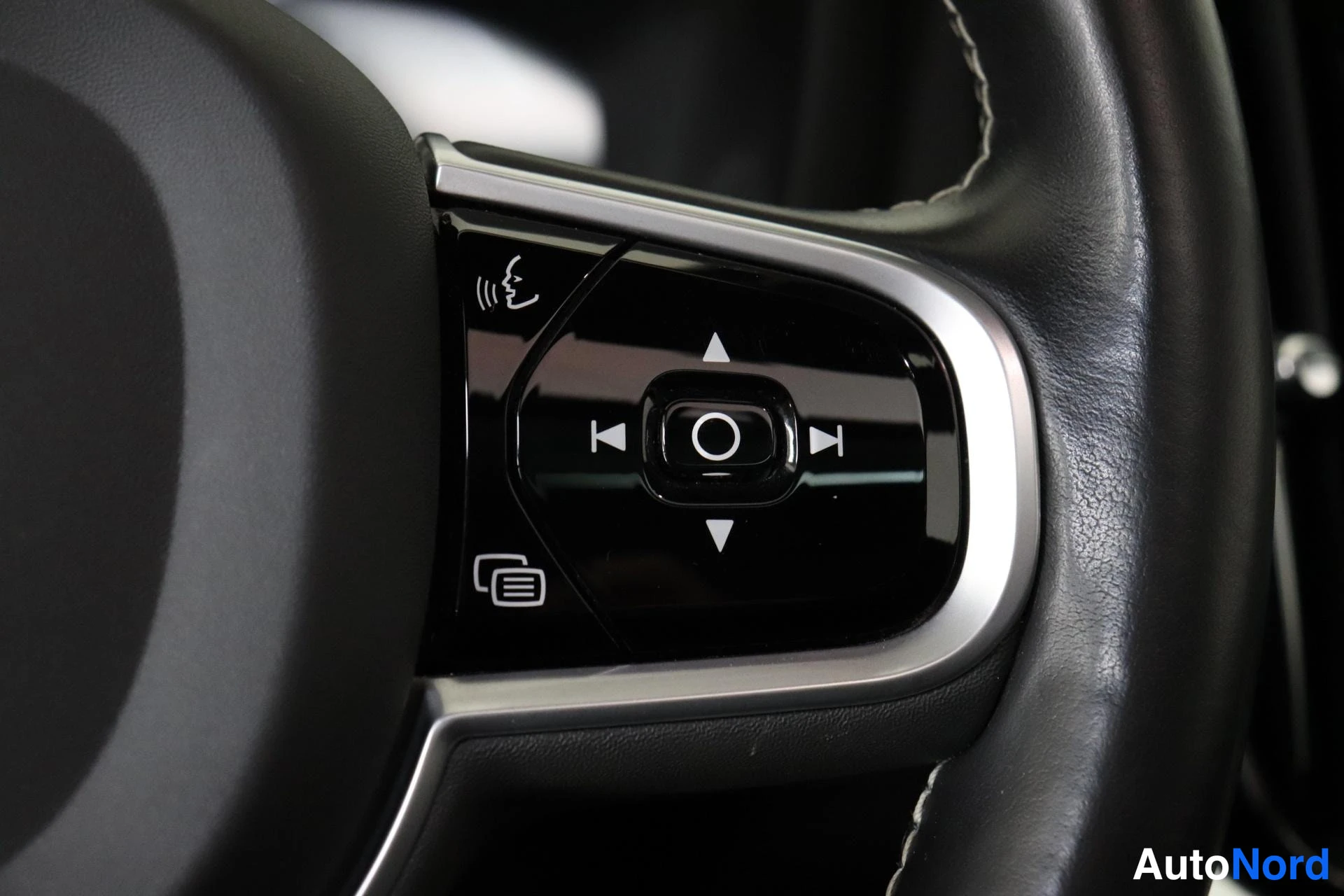 Valkoinen Volvo V60 2019, yksityiskohta, kuva 13