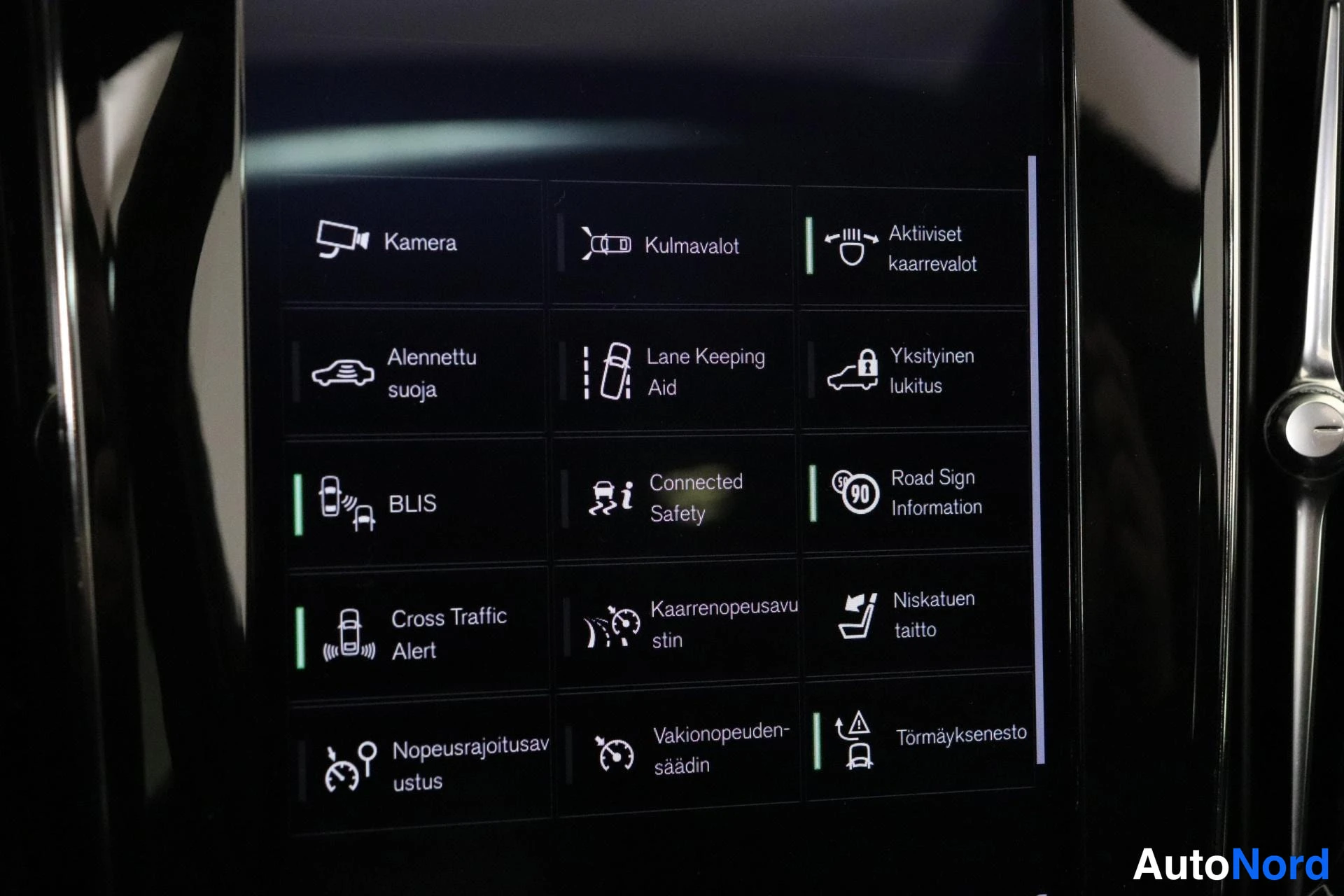 Valkoinen Volvo V60 2019, yksityiskohta, kuva 14