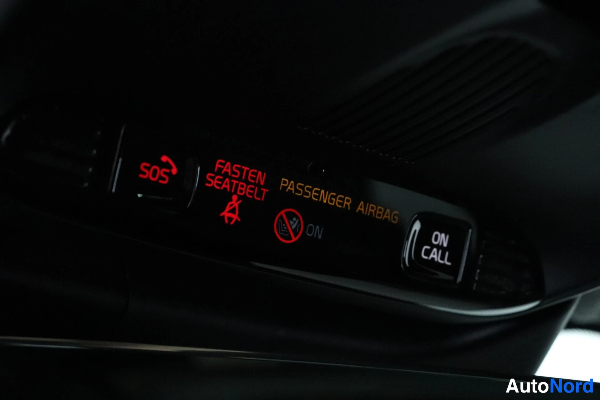 Valkoinen Volvo V60 2019, yksityiskohta, kuva 21