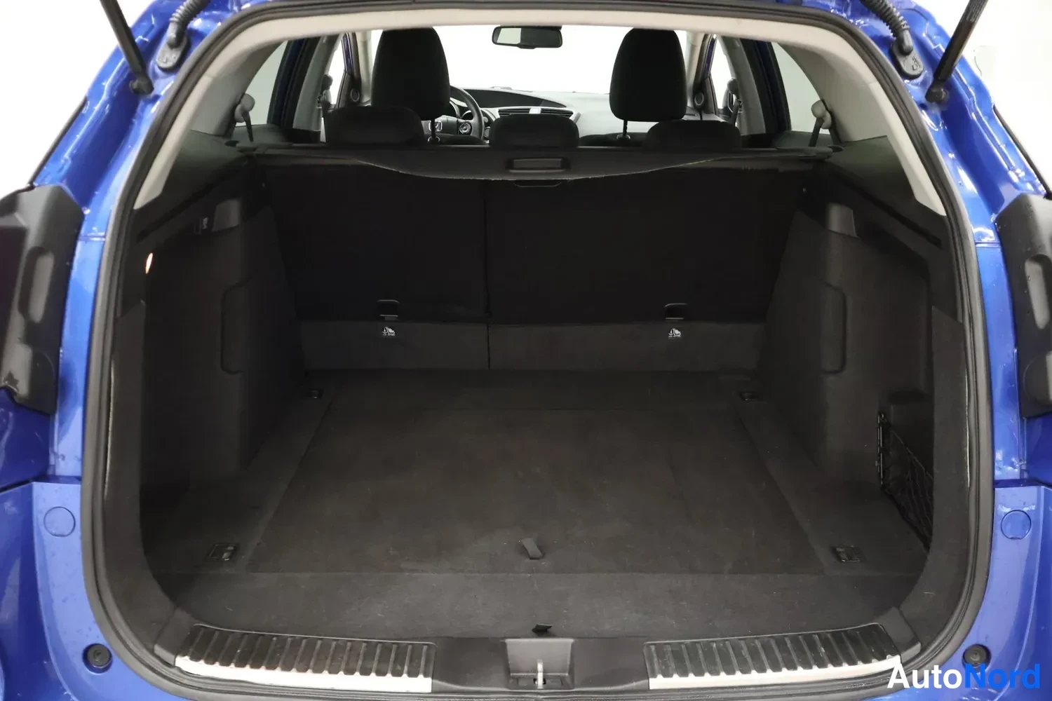 Blue Honda Civic Tourer 2017, boot, photo 12