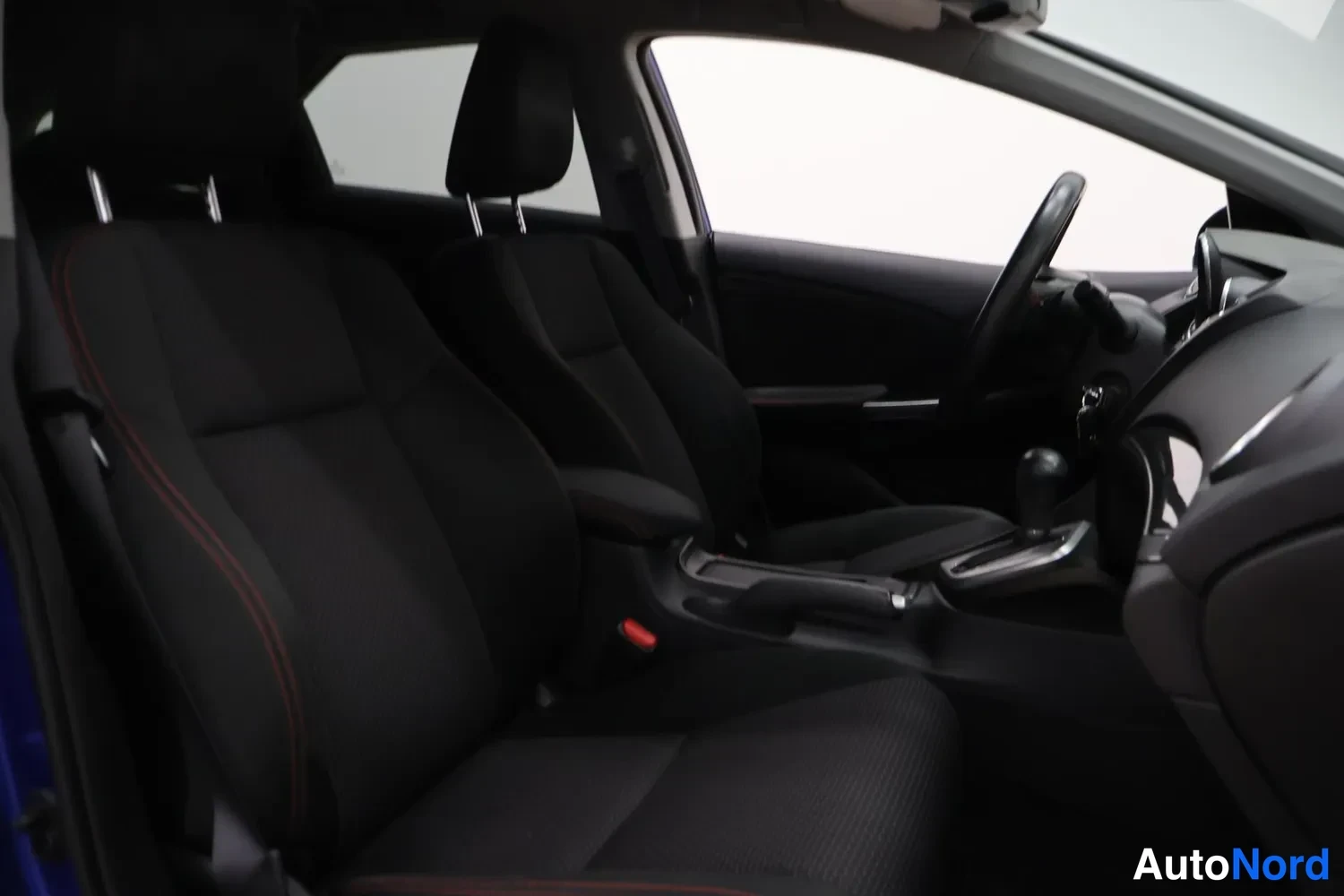 Blue Honda Civic Tourer 2017, front seats, photo 10
