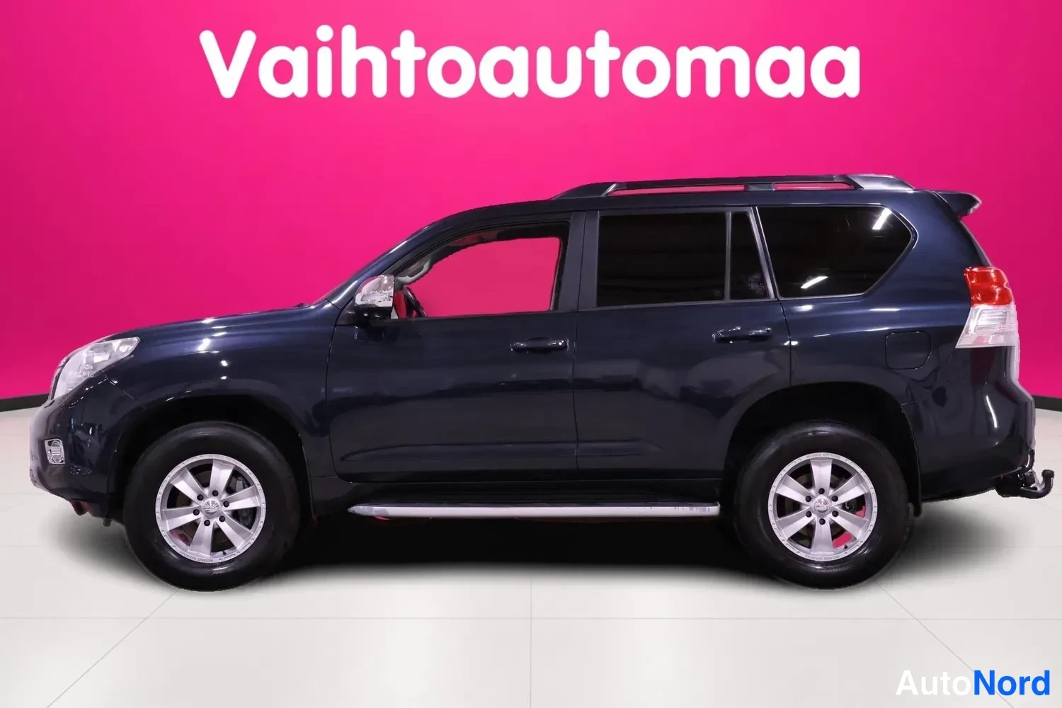 Harmaa Toyota Land Cruiser 2010, sivulta, kuva 4