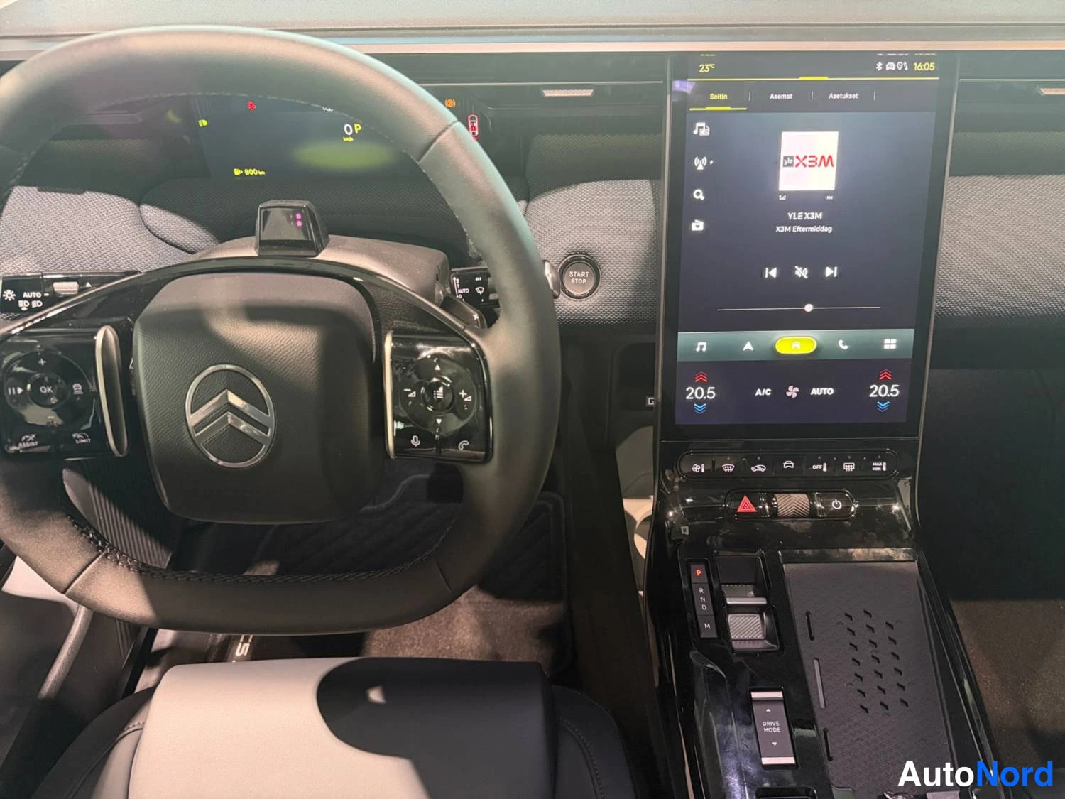 Vit Citroen C5 aircross 2026, förarplats, bild 9