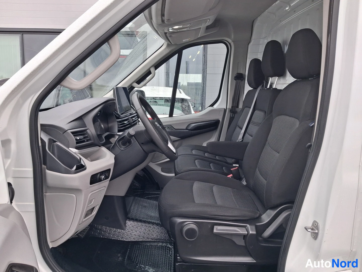 Valkoinen Maxus DELIVER 9 2023, ohjaamo, kuva 6