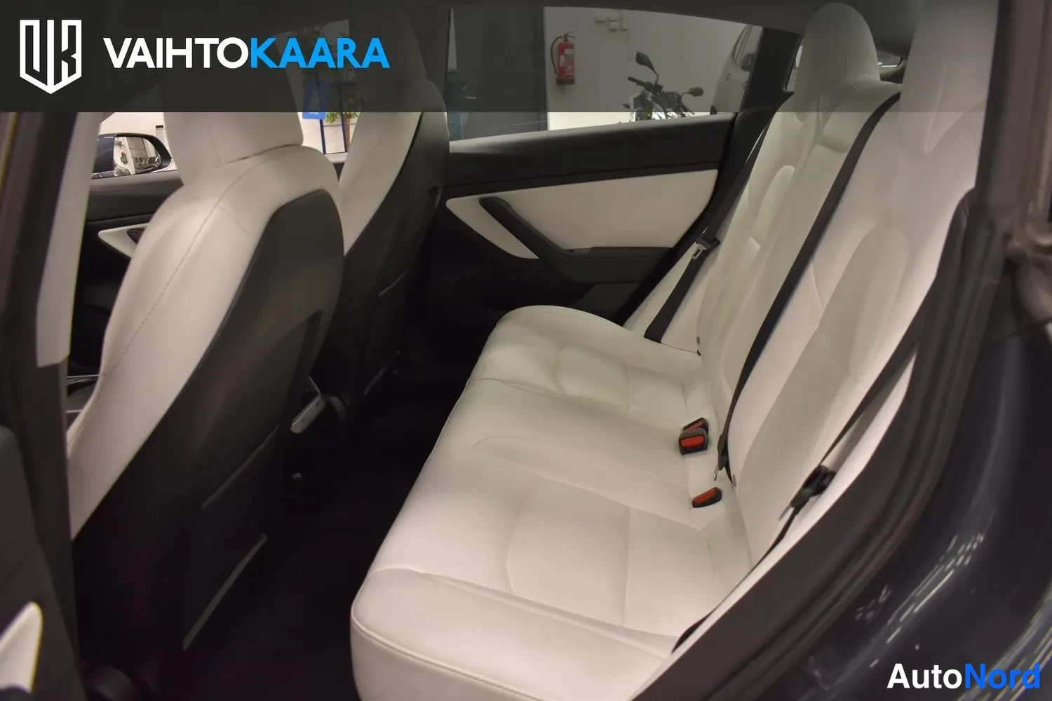 Harmaa Tesla Model 3 Performance 2020, takaistuimet, kuva 6
