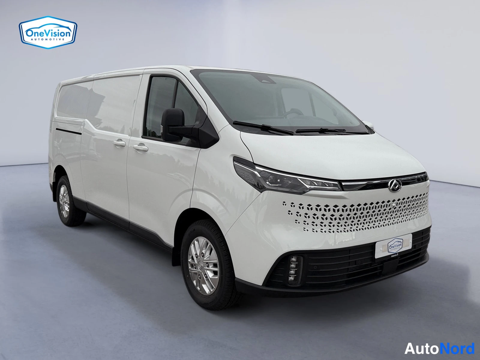 Valkoinen Maxus Deliver 7 2027, etuviisto, keula oikealle, kuva 2