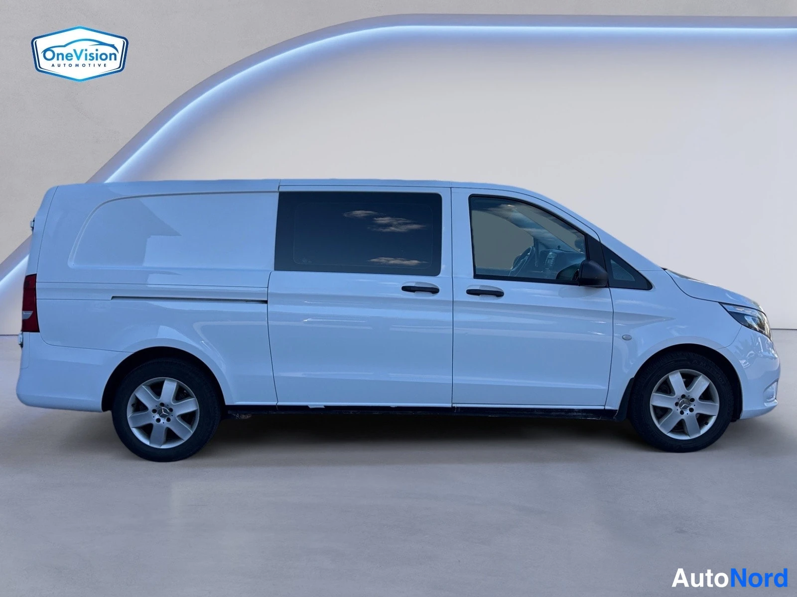 Valkoinen Mercedes-Benz Vito 2019, sivulta, kuva 5