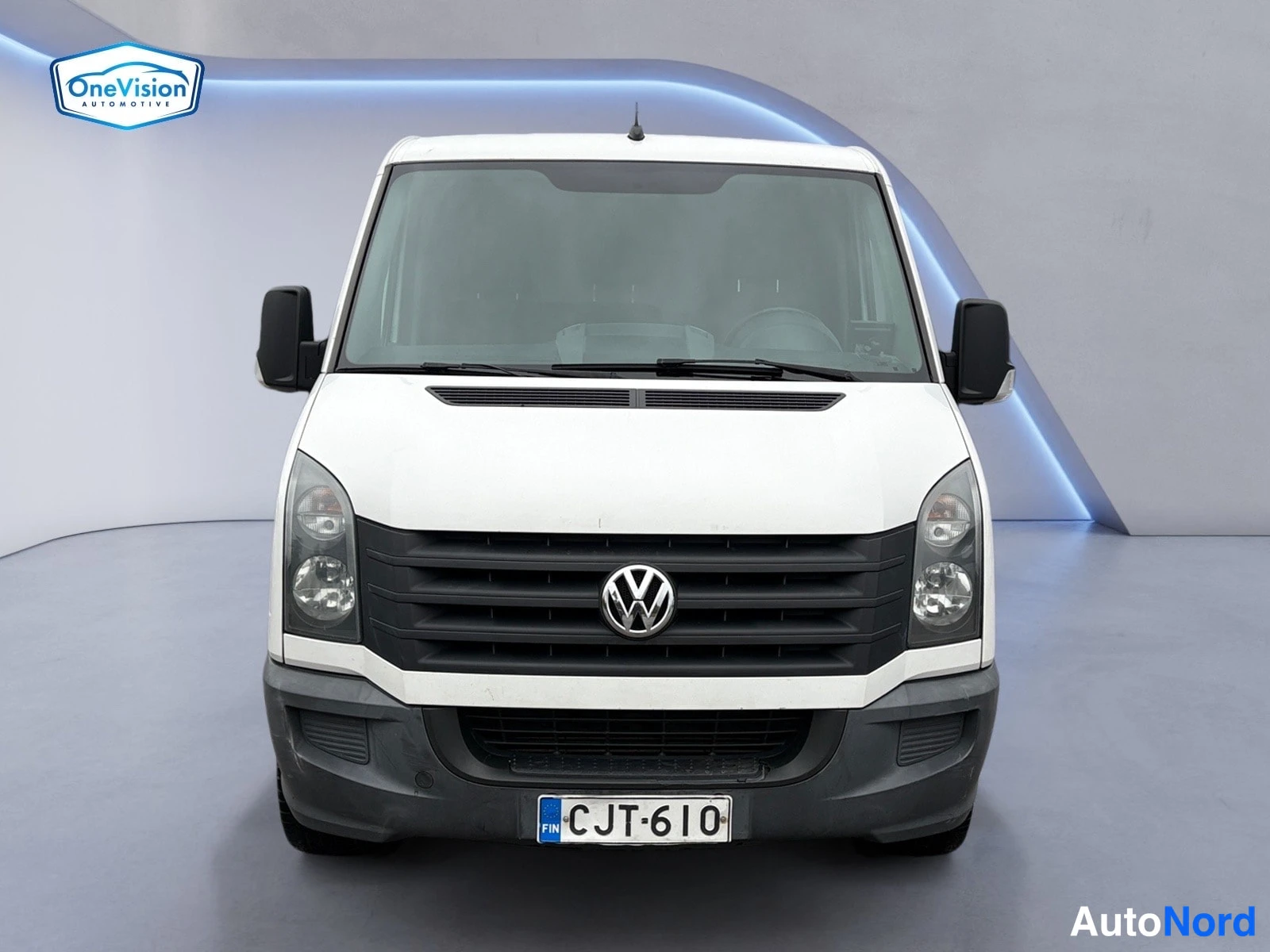 Valkoinen Volkswagen Crafter 2015, edestä, kuva 3