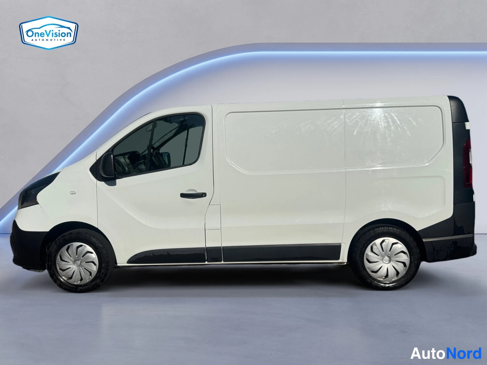 Valkoinen Renault Trafic 2020, sivulta, kuva 5