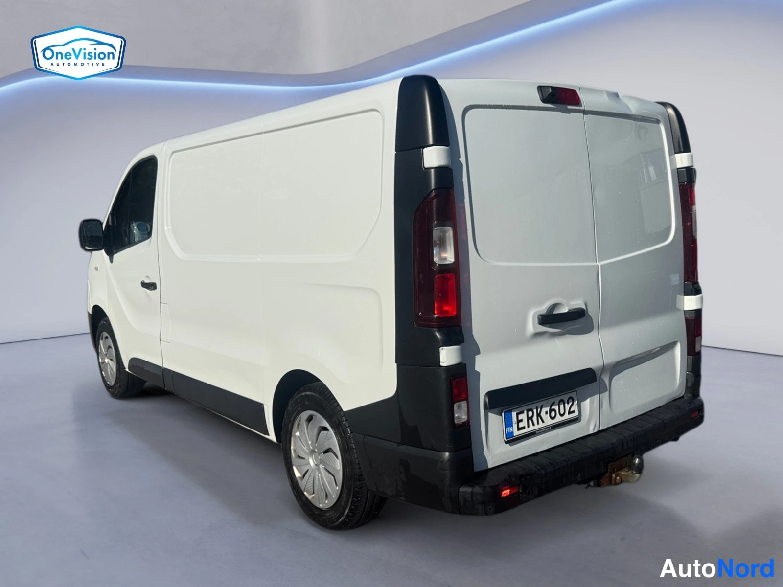 Valkoinen Renault Trafic 2020, takaviisto, kuva 6