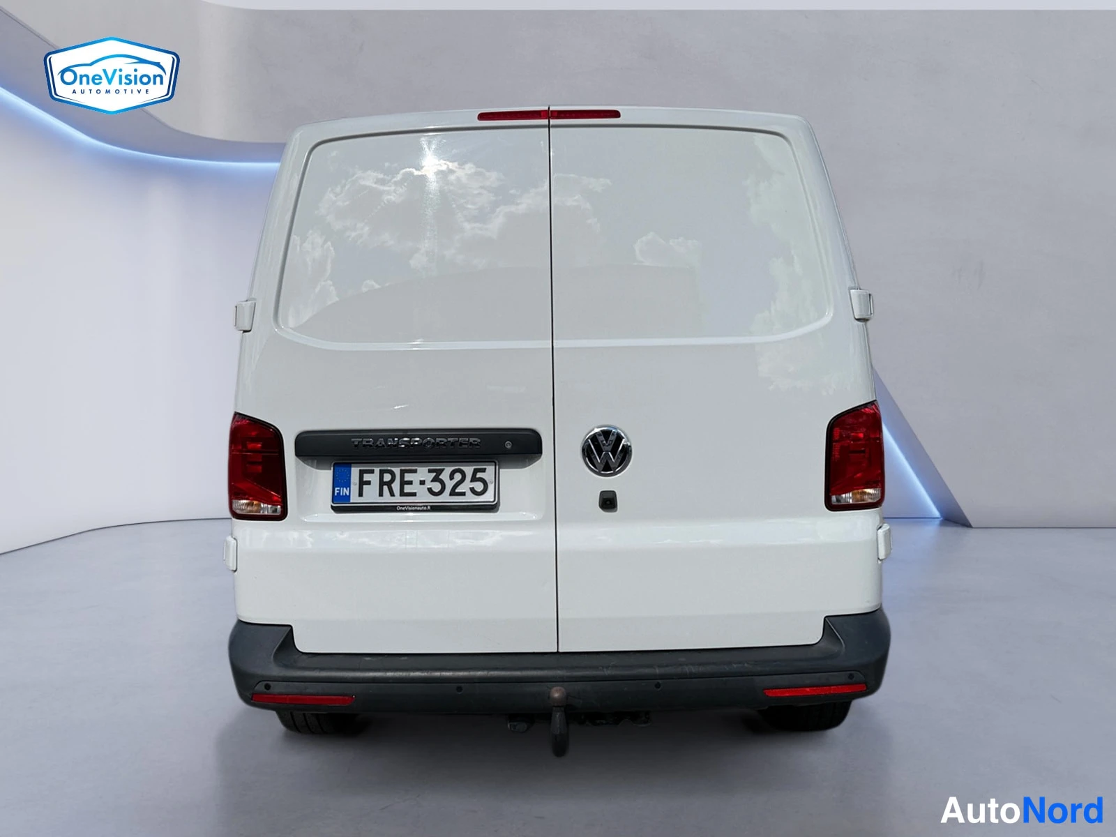 Valkoinen Volkswagen Transporter 2021, takaa, kuva 8