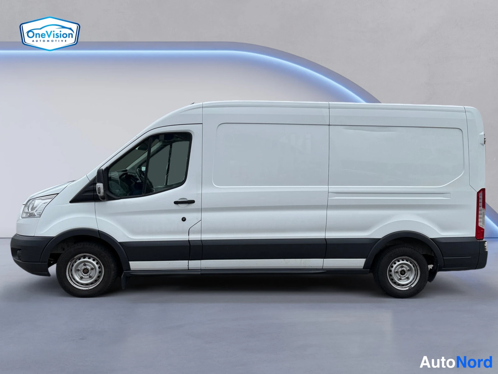 Valkoinen Ford Transit 2014, sivulta, kuva 5