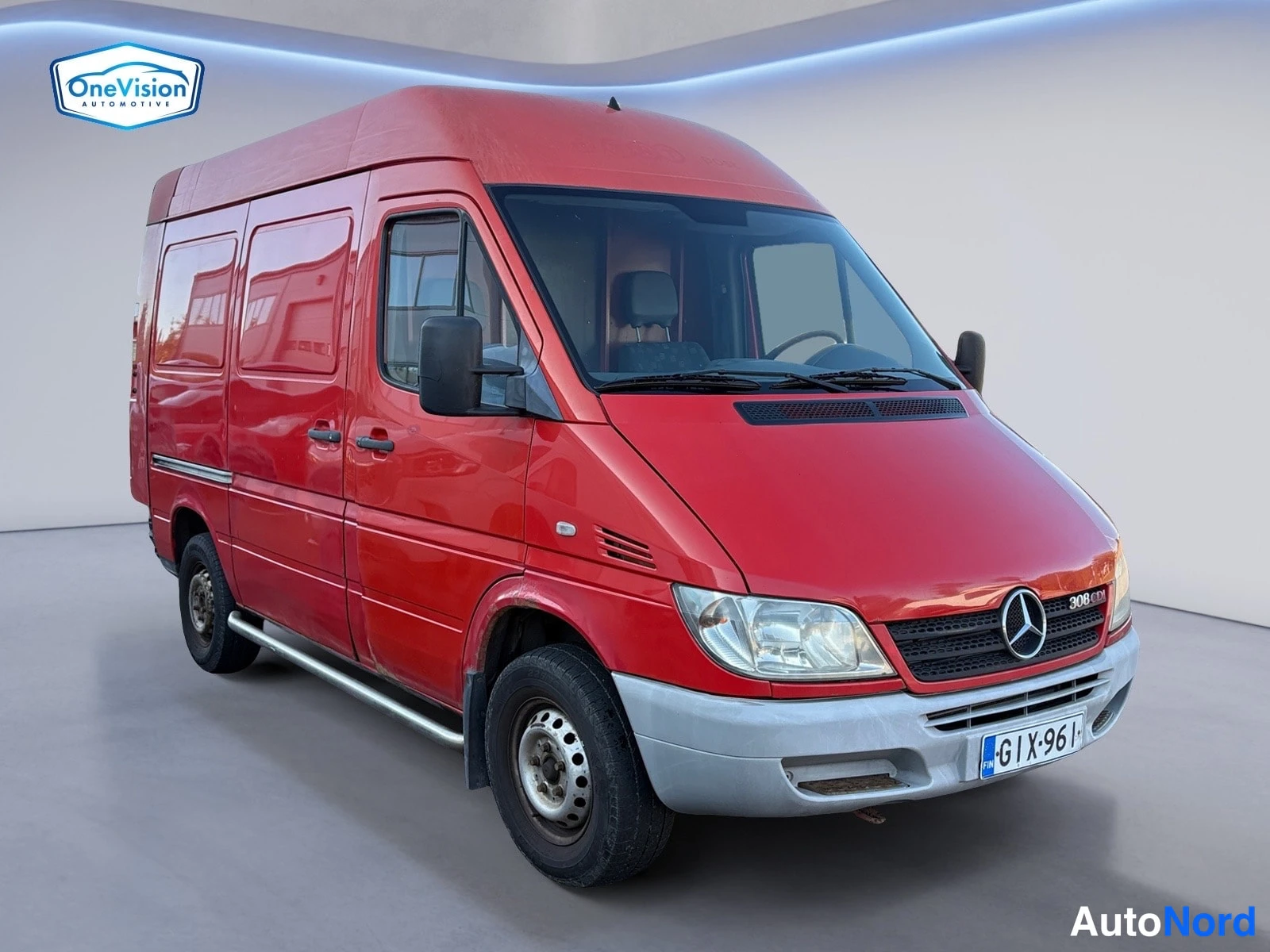 Punainen Mercedes-Benz Sprinter 2005, etuviisto, keula oikealle, kuva 2