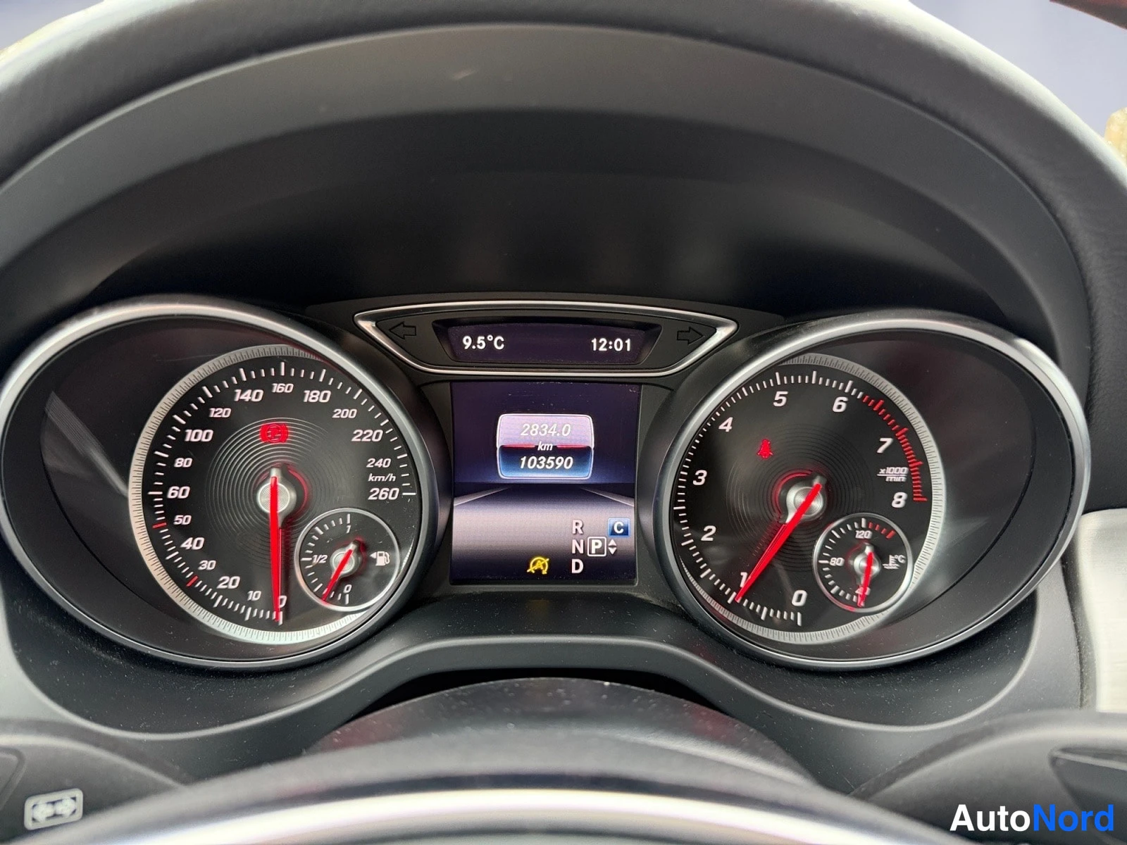 Valkoinen Mercedes-Benz CLA 2019, yksityiskohta, kuva 15