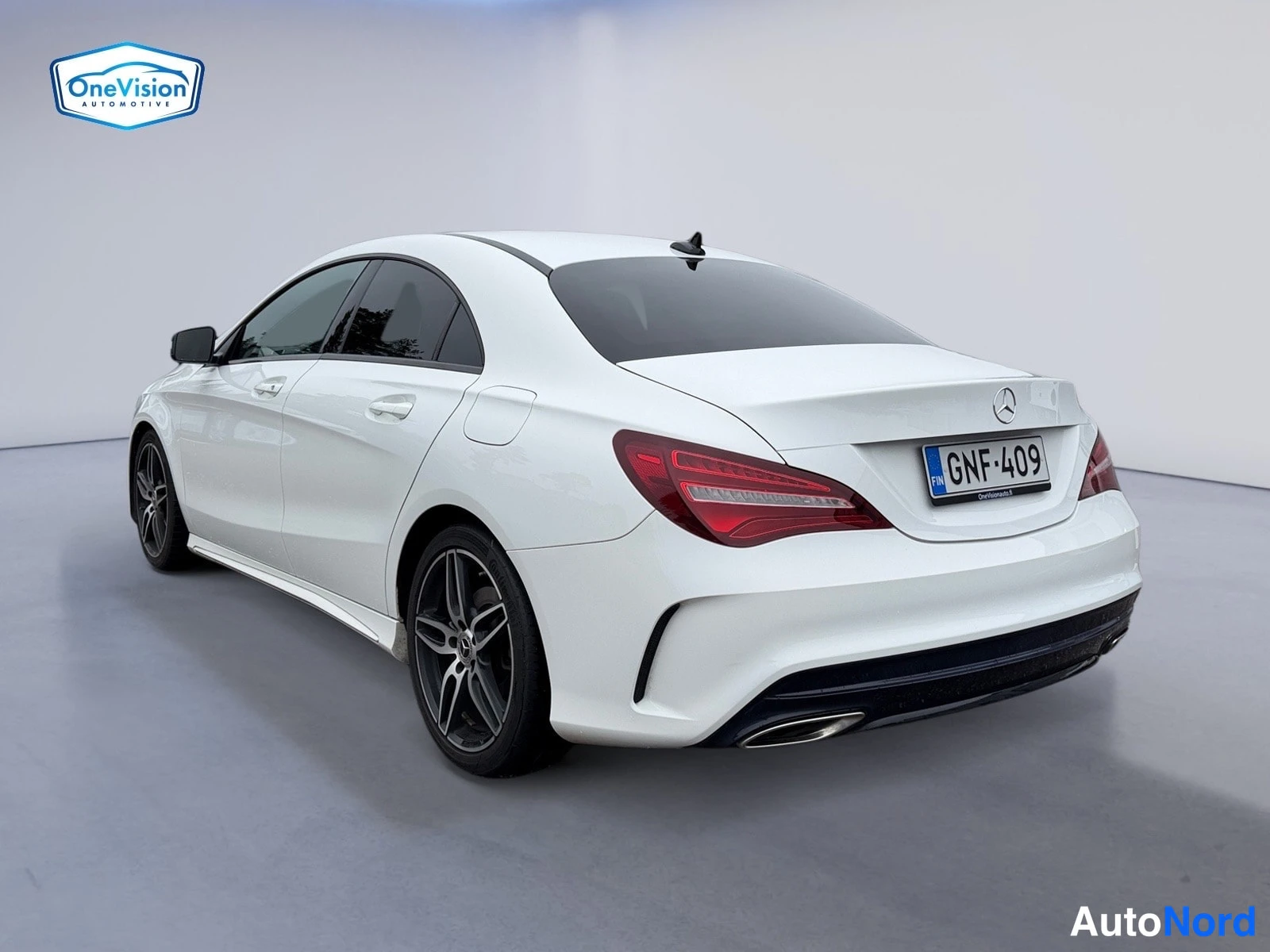 Valkoinen Mercedes-Benz CLA 2019, takaviisto, kuva 6