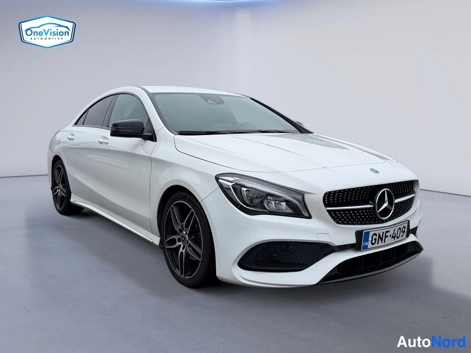 Valkoinen Mercedes-Benz CLA 2019, etuviisto, keula oikealle, kuva 2