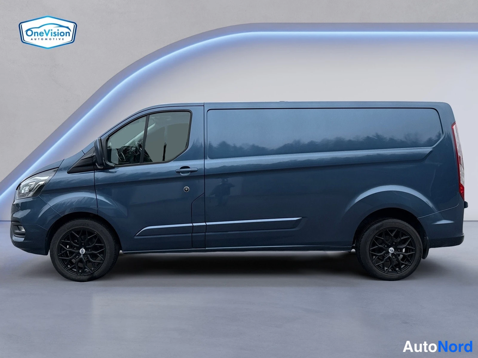 Sininen Ford Transit Custom 2021, sivulta, kuva 4