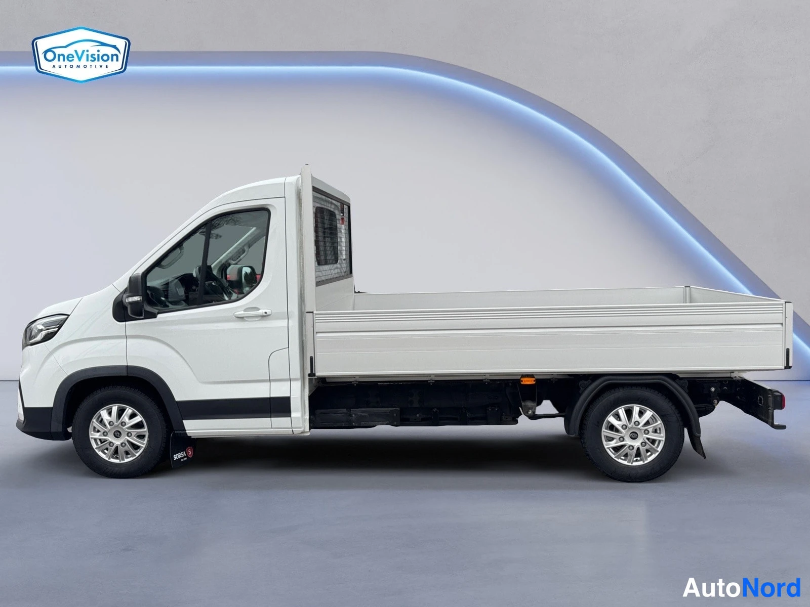 Valkoinen Maxus Deliver 9 2026, etuviisto, keula vasemmalle, kuva 2