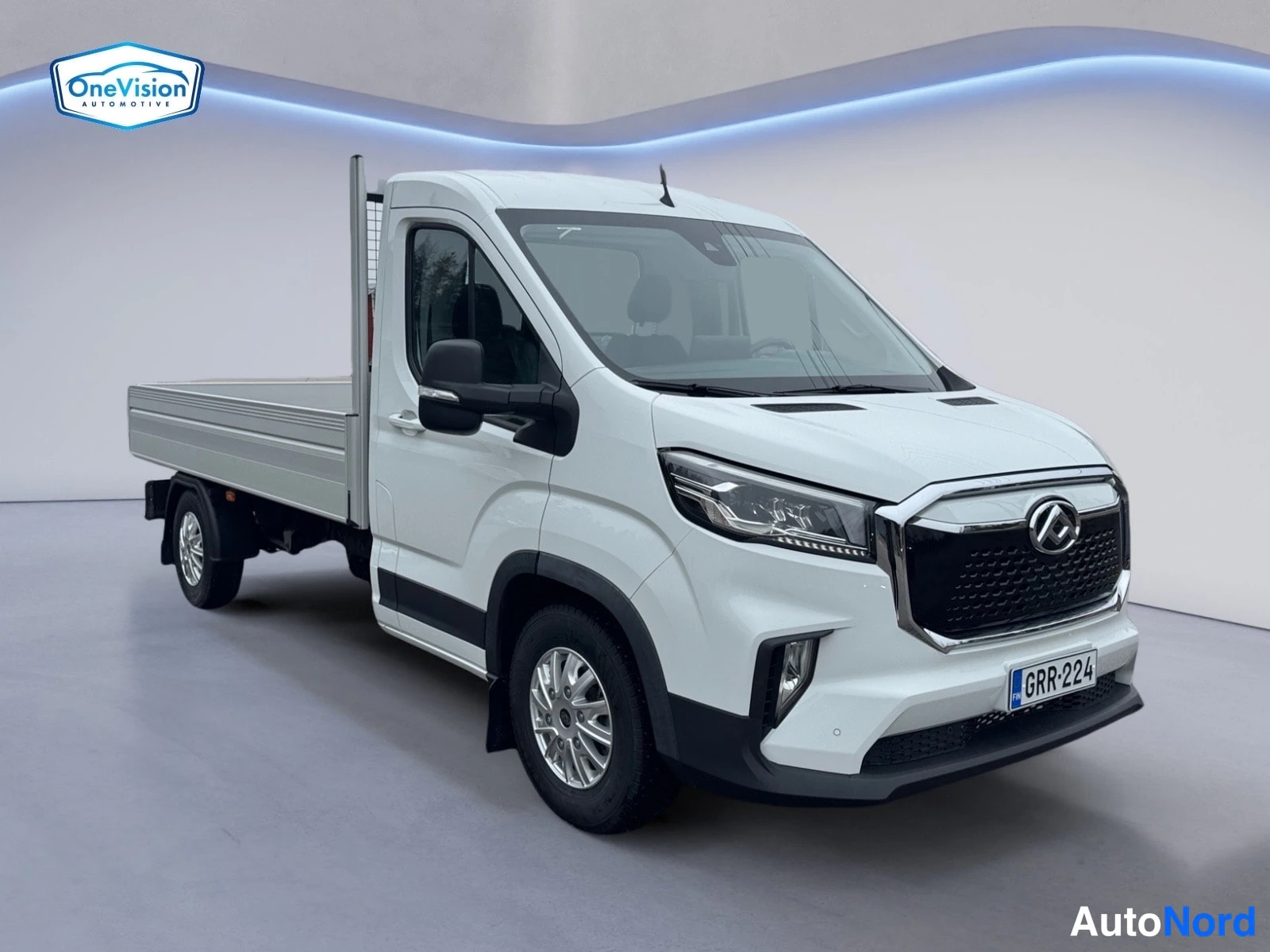 Valkoinen Maxus Deliver 9 2026, etuviisto, keula oikealle, kuva 4