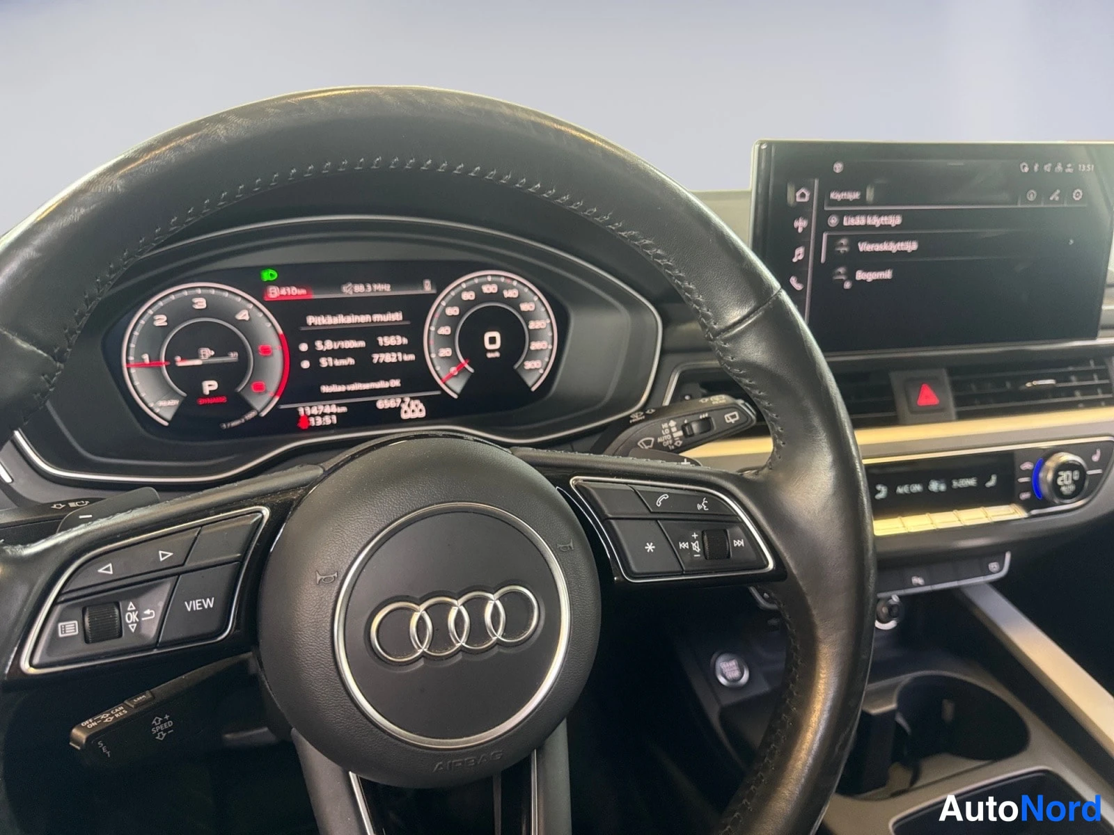 Punainen Audi A4 2020, yksityiskohta, kuva 15