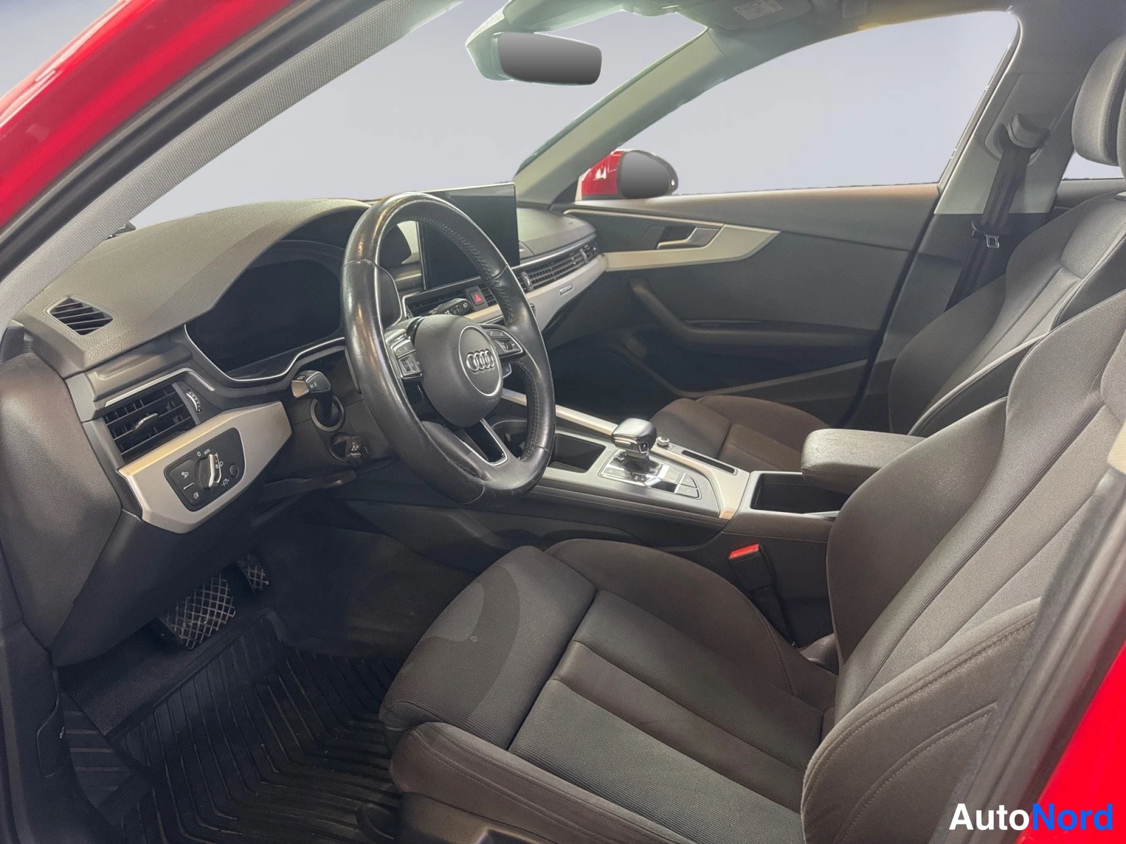 Punainen Audi A4 2020, ohjaamo, kuva 9