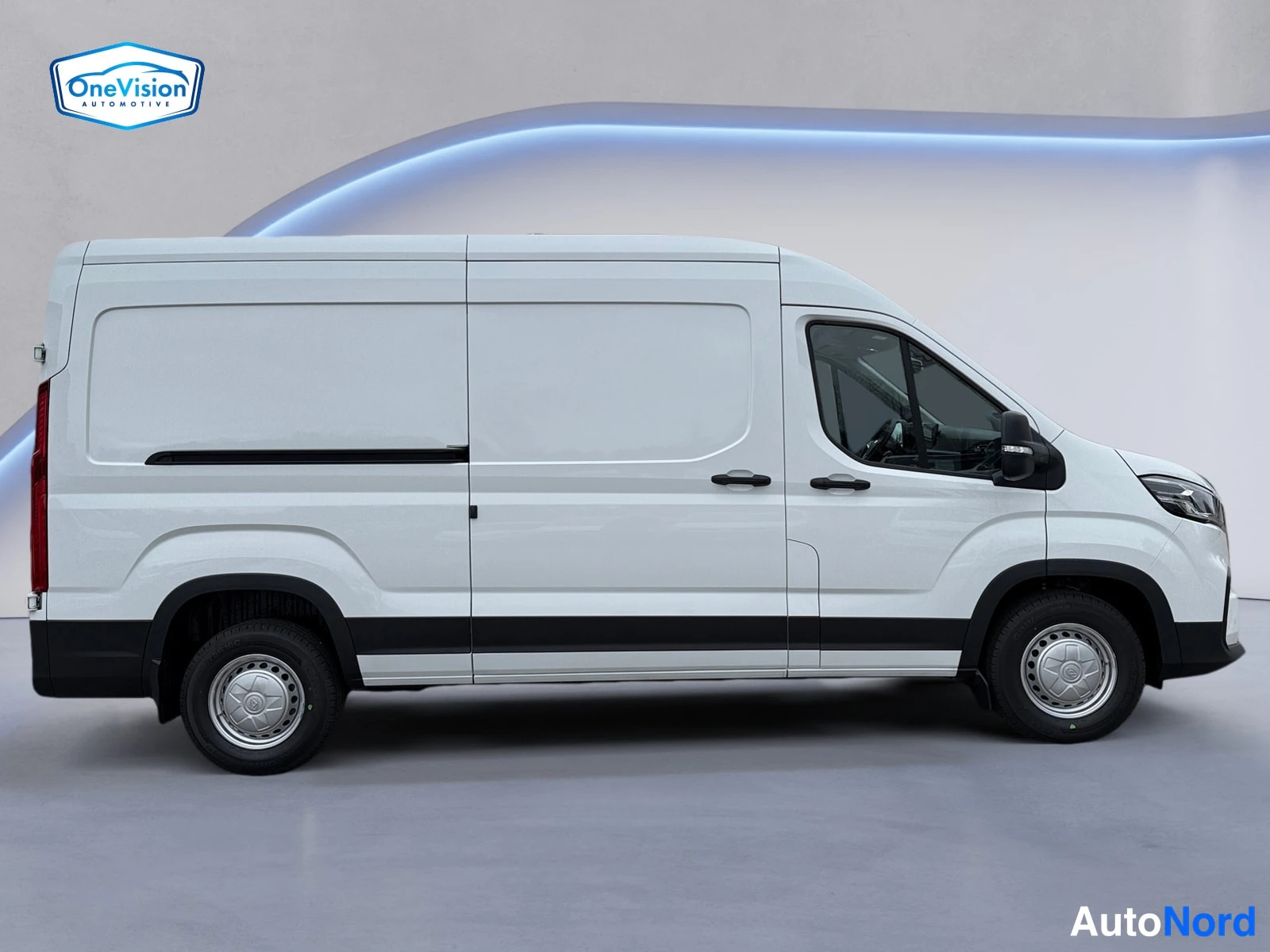 Valkoinen Maxus Deliver 9 2026, etuviisto, keula oikealle, kuva 2