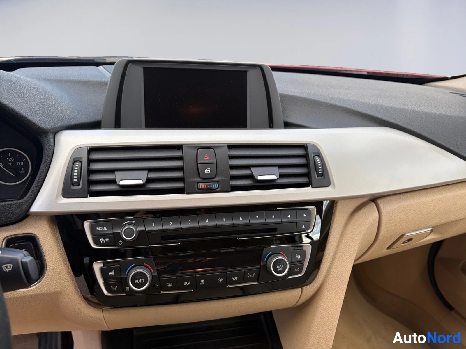 Punainen BMW 320i xDrive 2017, yksityiskohta, kuva 14