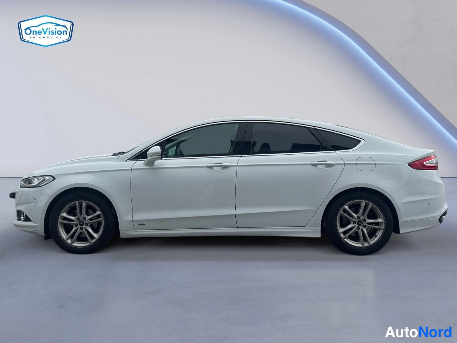 Valkoinen Ford Mondeo 2017, sivulta, kuva 5
