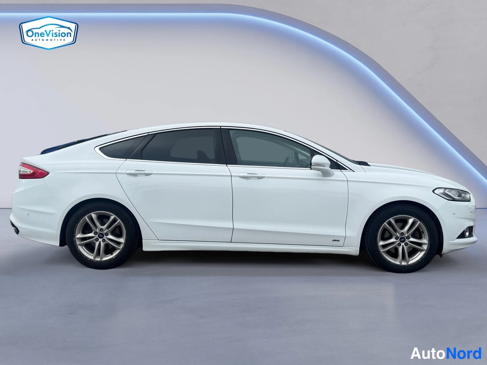 Valkoinen Ford Mondeo 2017, sivulta, kuva 4