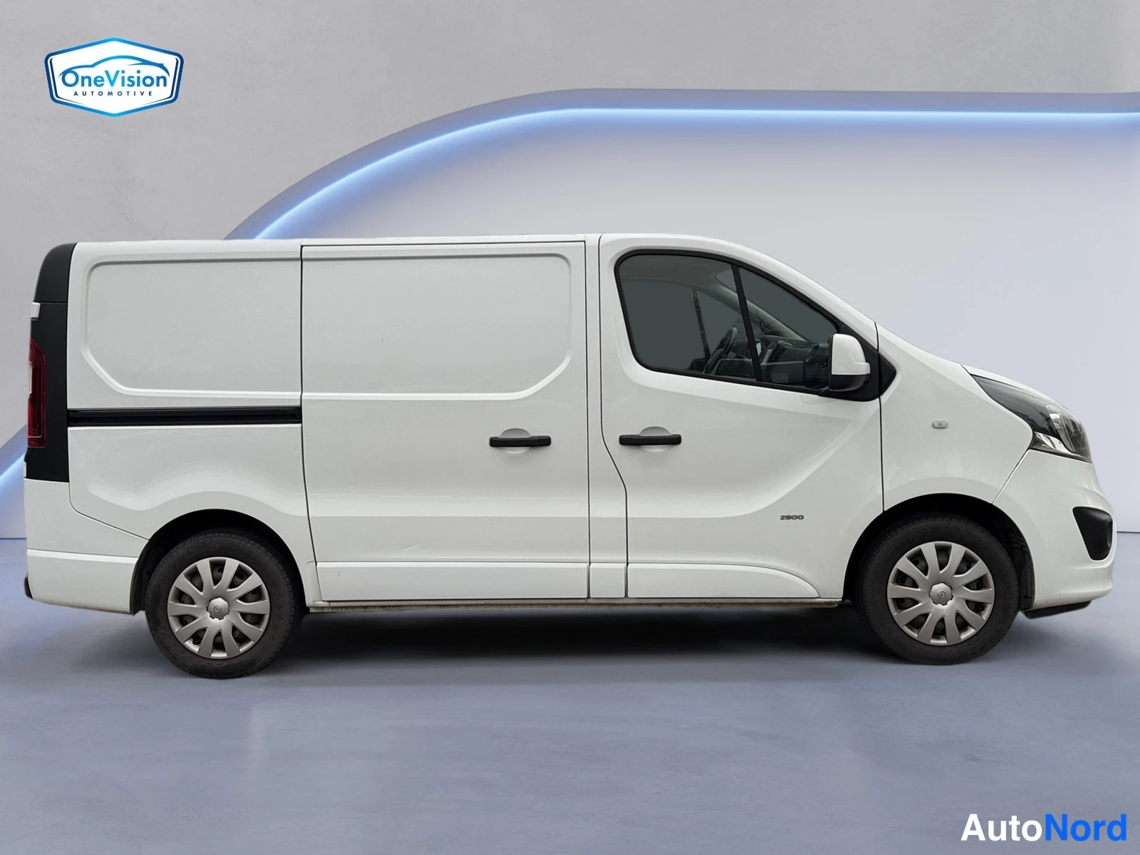 Valkoinen Opel Vivaro 2017, sivulta, kuva 4