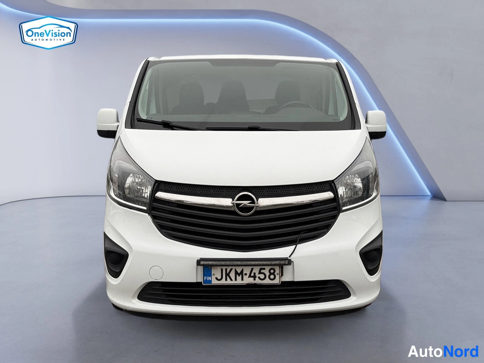 Valkoinen Opel Vivaro 2017, edestä, kuva 3